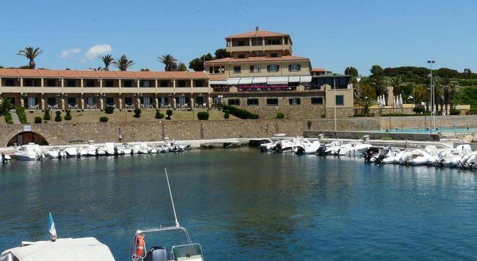 美居奇维塔韦基亚阳光湾公园酒店 外观 照片